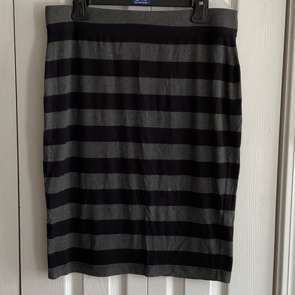 Banana Republic Black and Gray Striped Pencil Skirt t-shirt material.
